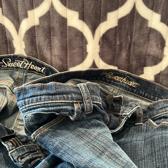 Old navy the sweetheart jeans size 2. - Picture 3 of 4